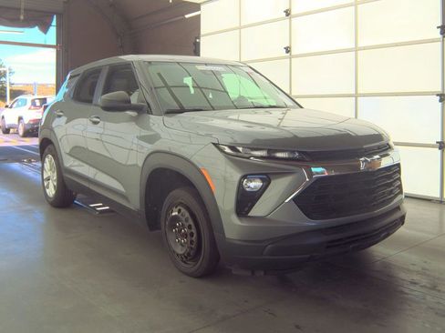 Used 2024 Chevrolet TrailBlazer LS FWD image 3