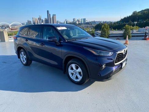 Used 2022 Toyota Highlander LE AWD/4WD image 30