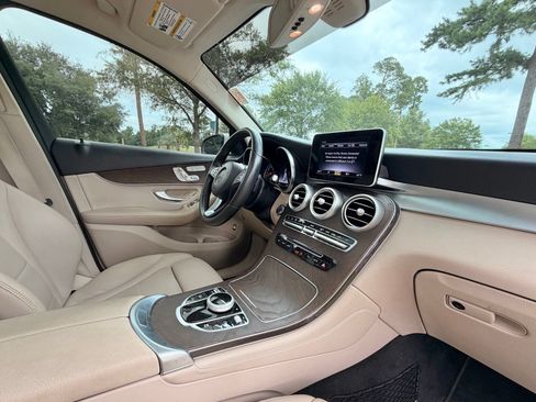 Used 2019 Mercedes-Benz GLC 300 4MATIC image 19