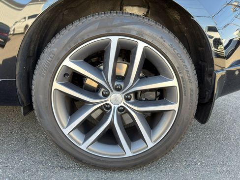 Used 2025 Land Rover Range Rover SE image 28