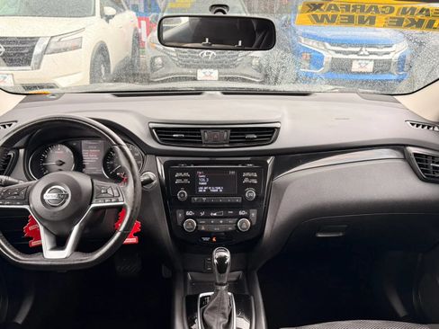 Used 2018 Nissan Rogue Sport SV w/ SV All-Weather Package AWD/4WD image 15