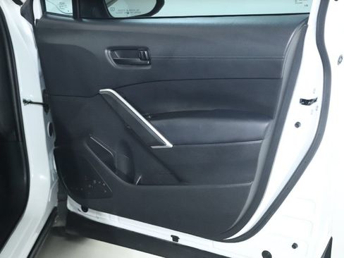 Used 2024 Toyota Corolla Cross LE FWD image 31