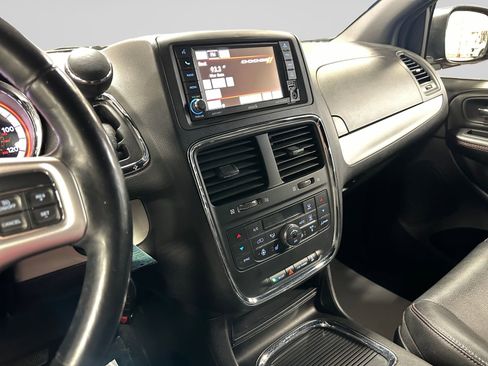 Used 2015 Dodge Grand Caravan R/T w/ Driver Convenience Group FWD image 20