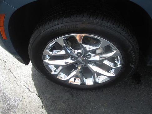 Used 2025 GMC Yukon Denali w/ Sun & Power Step Package AWD/4WD image 15