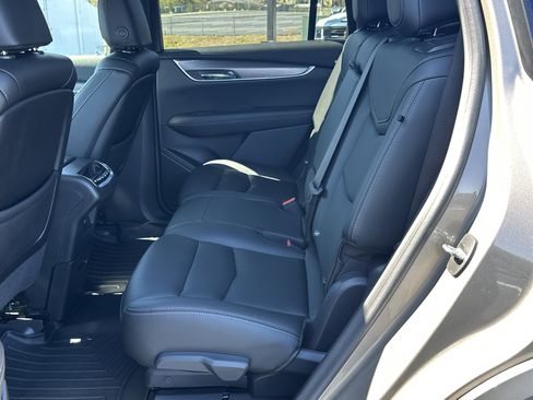 Used 2022 Cadillac XT6 Luxury image 16