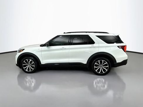 Certified 2025 Ford Explorer ST-Line AWD/4WD image 4