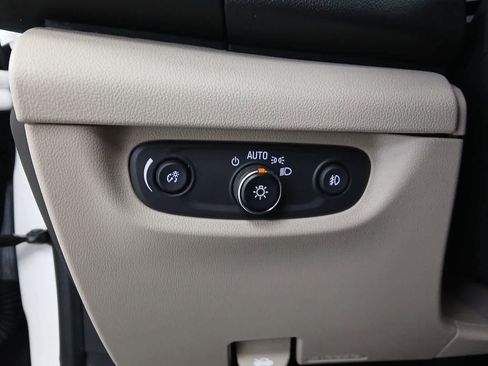 Used 2019 Buick Regal Essence w/ Driver Confidence Package I image 13