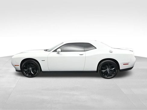 Used 2018 Dodge Challenger R/T RWD image 2