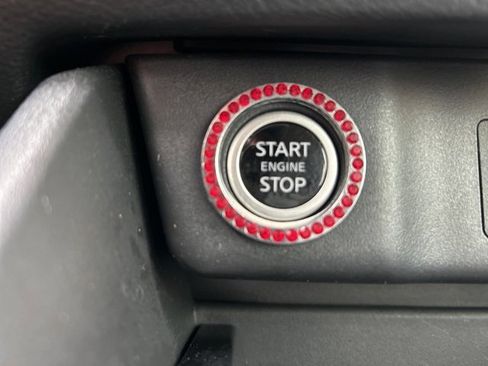 Used 2022 Nissan Rogue SV image 26