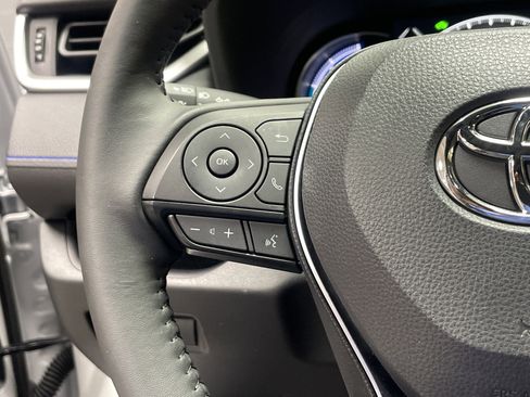 Used 2025 Toyota RAV4 SE image 19