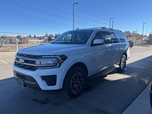 Used 2024 Ford Expedition Max XLT image 3