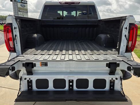 Used 2023 GMC Sierra 1500 AT4 w/ AT4 Premium Package AWD/4WD image 12