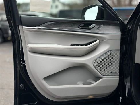 Used 2023 Jeep Grand Cherokee Overland w/ Adv Protech Group III image 9