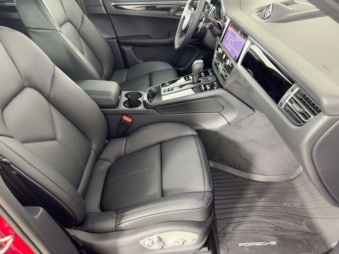 Certified 2026 Porsche Macan AWD/4WD image 30