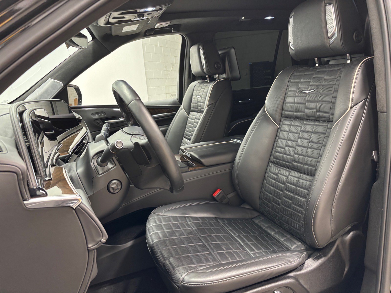 Used 2023 Cadillac Escalade Sport Platinum w/ LPO, ONYX Package AWD/4WD image 23