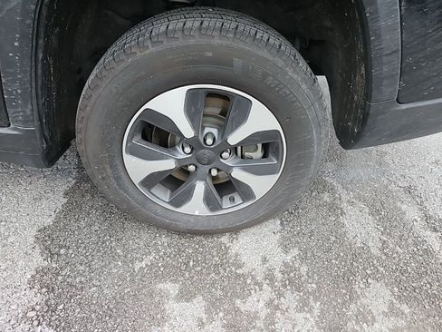 Used 2023 Jeep Grand Cherokee L Laredo image 12