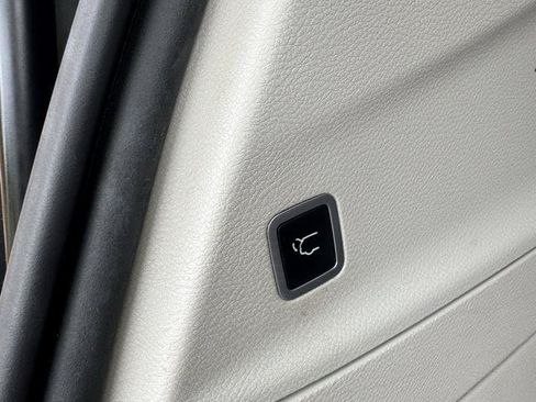 Used 2018 Chrysler Pacifica Limited w/ Advanced Safetytec Group FWD image 25