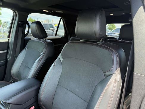 Used 2019 Ford Explorer XLT w/ Equipment Group 202A AWD/4WD image 24