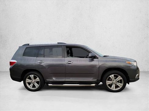 Used 2011 Toyota Highlander Limited w/ Tow Pkg FWD image 4