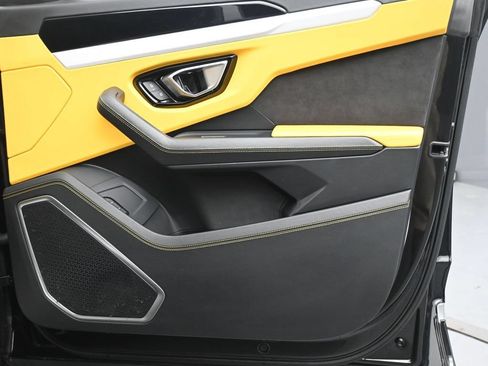 Used 2021 Lamborghini Urus AWD/4WD image 27