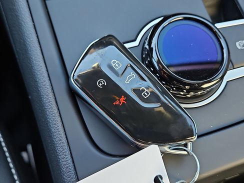 New 2026 Volkswagen Tiguan SE R-Line image 20