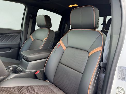 New 2026 GMC Canyon AT4 w/ Technology Plus Package AWD/4WD image 8
