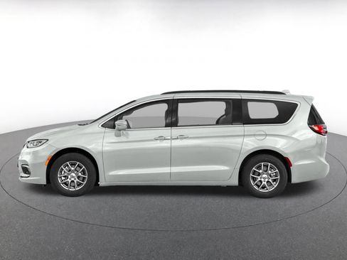 Used 2022 Chrysler Pacifica Limited FWD image 3
