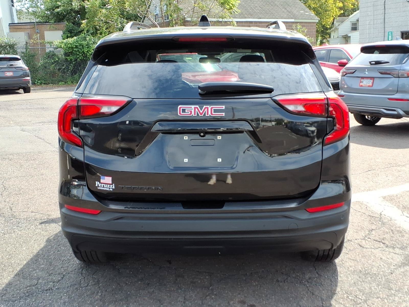 Used 2019 GMC Terrain SLE w/ Driver Convenience Package FWD image 4