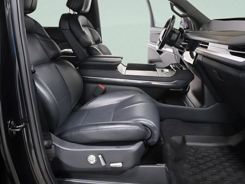 Used 2025 Lincoln Navigator Reserve w/ Jet Appearance Package image 34