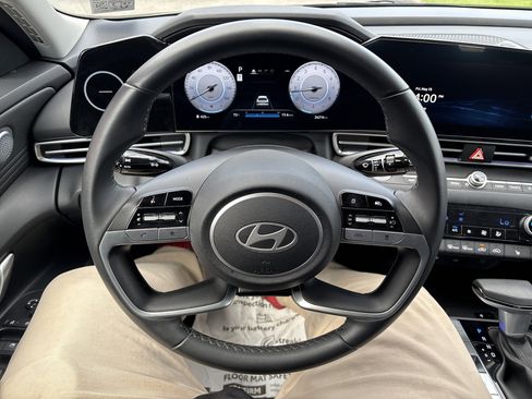 Used 2025 Hyundai Elantra SEL FWD image 18