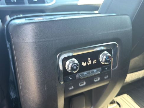 Used 2021 GMC Yukon XL SLT w/ SLT Premium Package RWD image 25