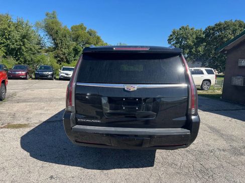 Used 2018 Cadillac Escalade ESV Premium Luxury image 4