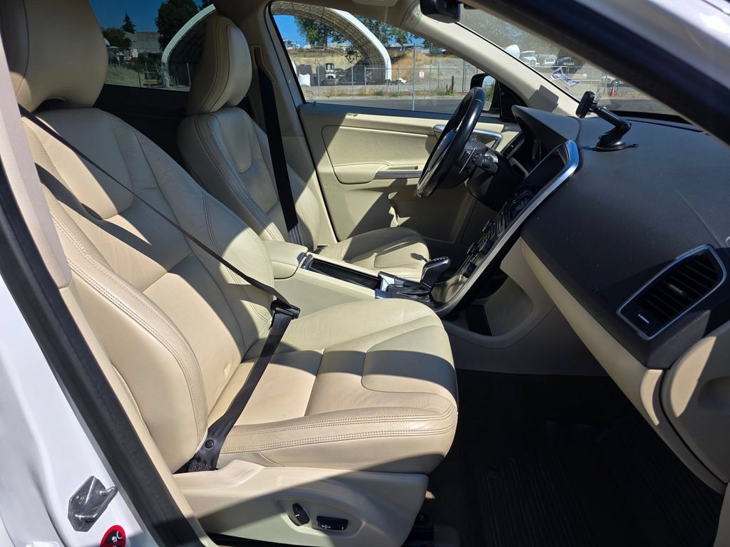 Used 2014 Volvo XC60 T6 AWD/4WD image 18