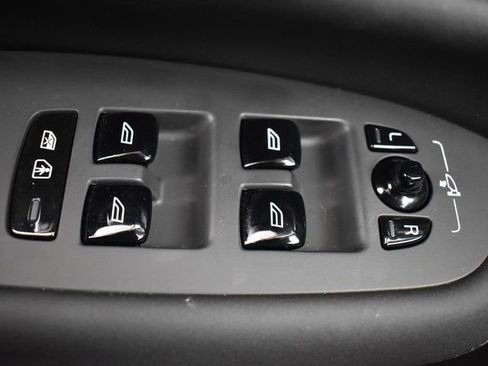 Used 2025 Volvo XC90 B5 Plus w/ Protection Package Premier image 28