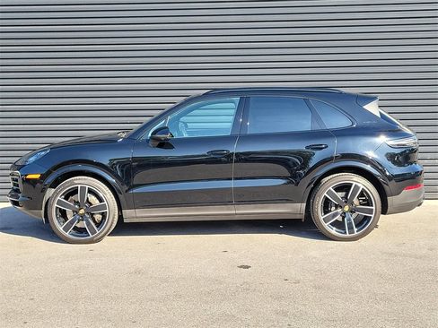 Certified 2023 Porsche Cayenne S Platinum image 2