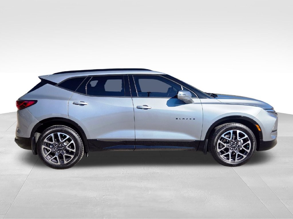 Used 2025 Chevrolet Blazer RS w/ Driver Confidence II Package AWD/4WD image 9