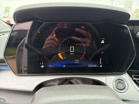 Used 2025 Chevrolet Trax LT image 8