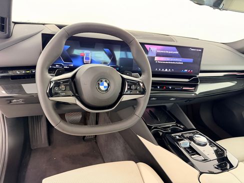 Certified 2025 BMW 530i RWD image 4