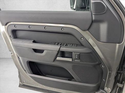 Used 2025 Land Rover Defender 110 X-Dynamic SE image 18