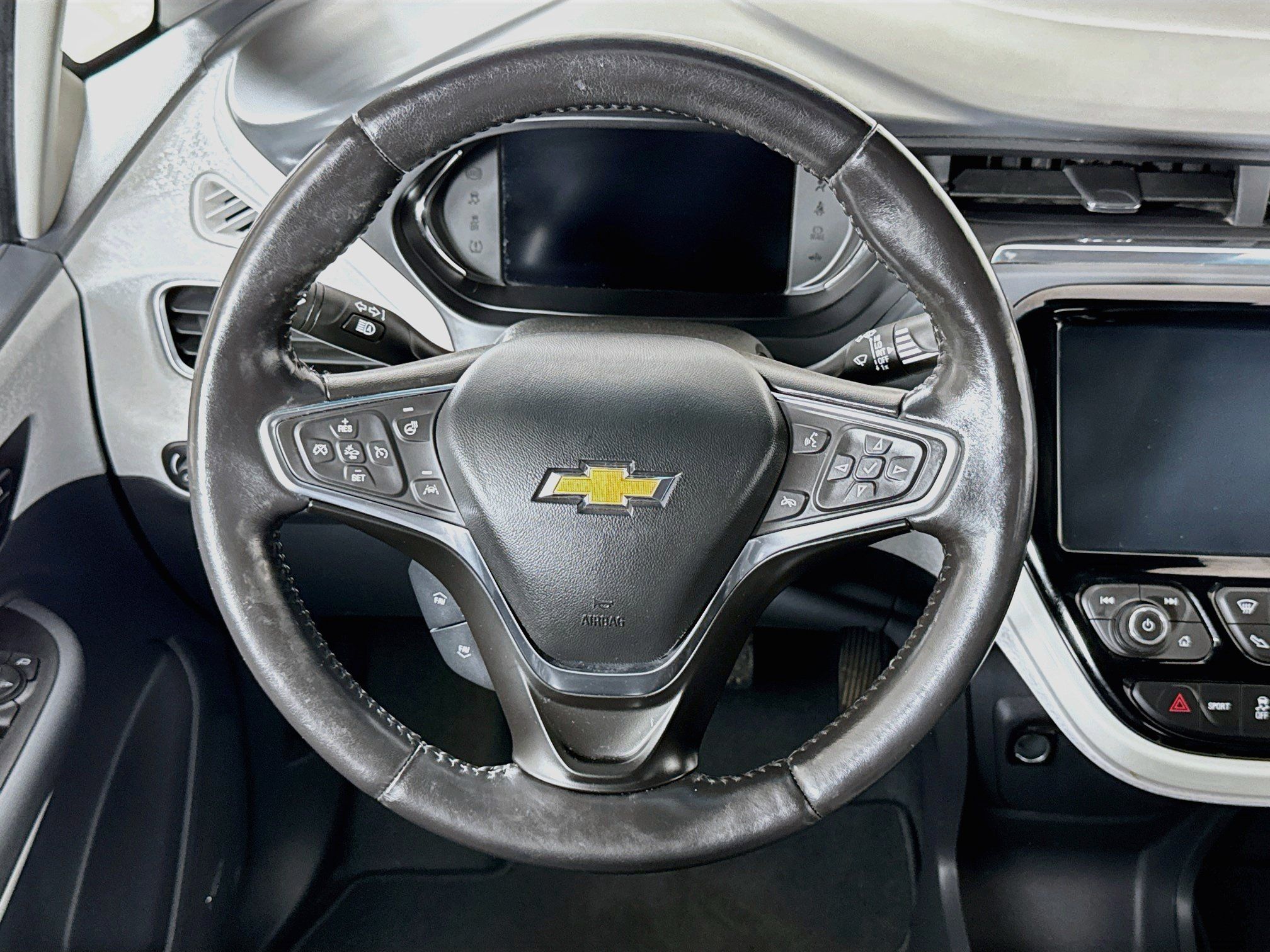 Used 2020 Chevrolet Bolt Premier w/ Infotainment Package FWD image 4