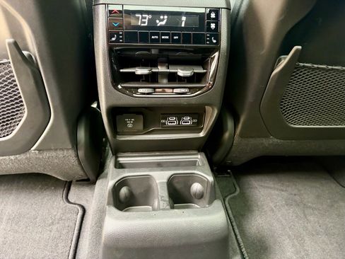 Used 2025 Jeep Grand Cherokee L Limited AWD/4WD image 16
