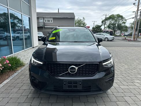 Used 2023 Volvo XC40 B5 Ultimate w/ Protection Package Premier AWD/4WD image 3