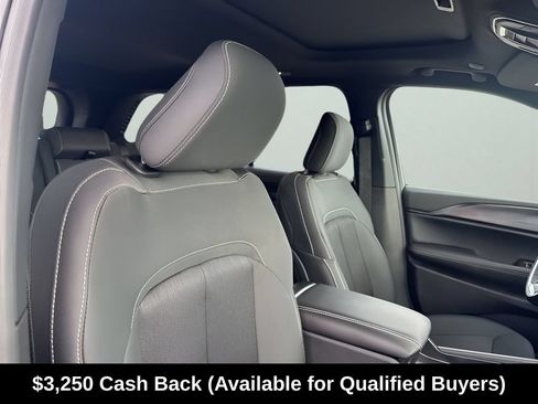 New 2025 Jeep Grand Cherokee Laredo X w/ Luxury Tech Group I RWD image 19