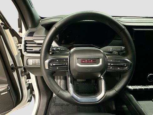 Used 2024 GMC Acadia Elevation image 13