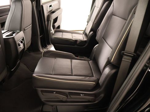 Used 2025 Chevrolet Tahoe Premier AWD/4WD image 14