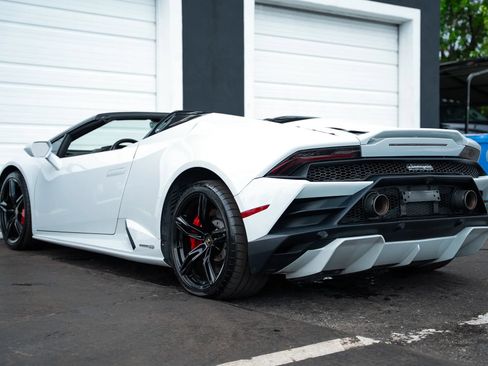 Used 2021 Lamborghini Huracan EVO RWD image 5