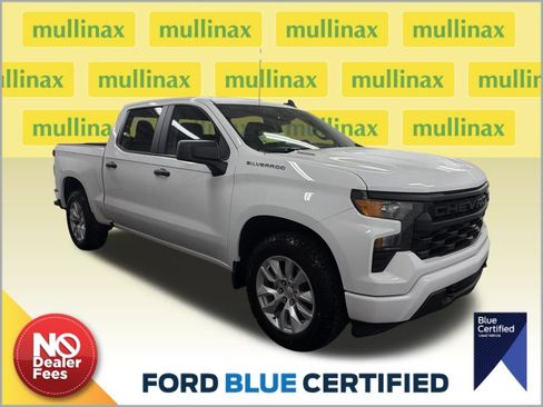 Used 2025 Chevrolet Silverado 1500 Custom image 1