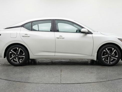 Used 2025 Nissan Sentra SV FWD image 11