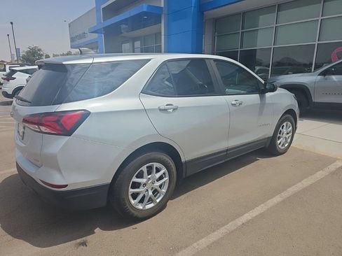 Used 2022 Chevrolet Equinox LS w/ LS Convenience Package AWD/4WD image 3