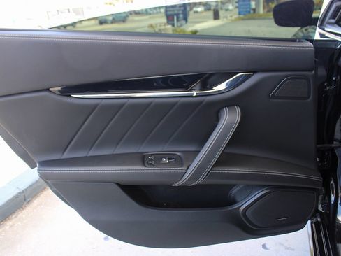 Used 2022 Maserati Quattroporte Modena Q4 AWD/4WD image 48